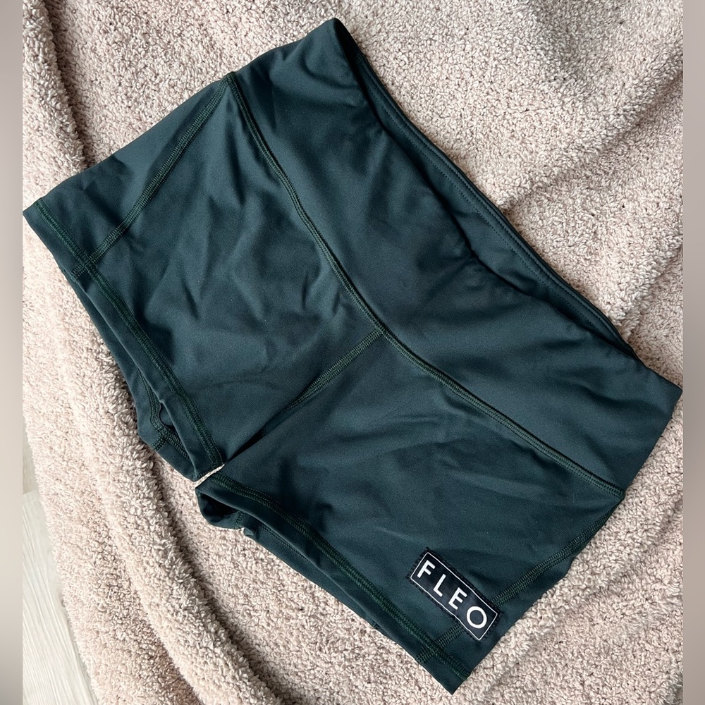 Fleo shorts nwot